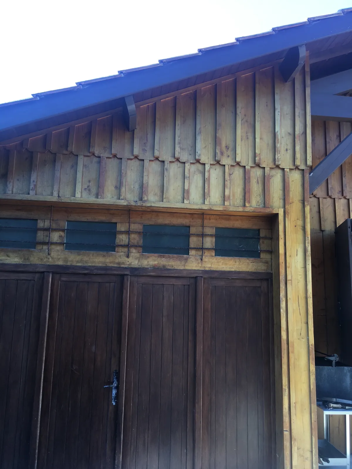 Pose de bardage et lasure : Lège-Cap-Ferret : garage habillé de bois