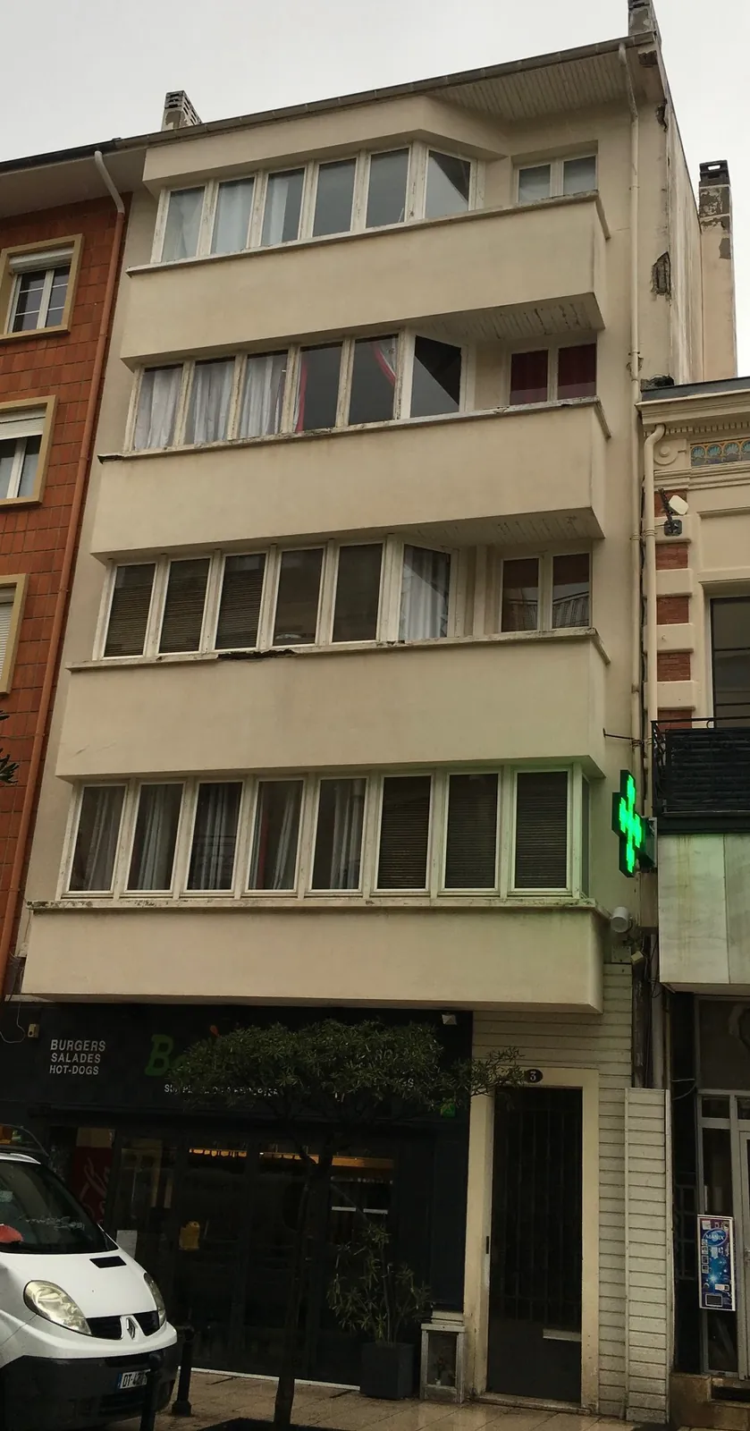 Façade d'immeuble à Arcachon : avant travaux