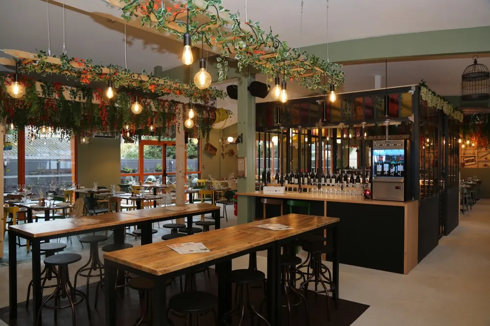 Restaurant de 400 m² à La Teste-de-Buch : la salle terminée